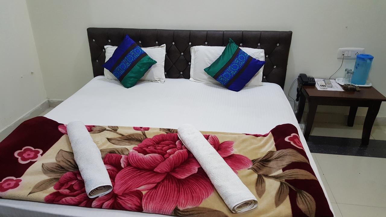 Hotel Ramneek Amritsar Exterior foto